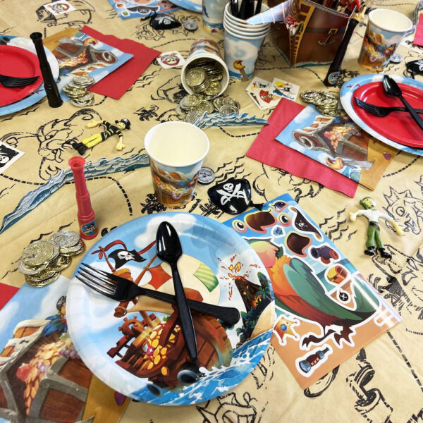 Pirate Treasure 9" Plates - 8 Plates - Image 2