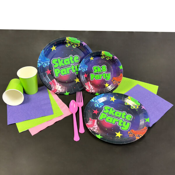 Skate Party 9" Paper Plates - 50 Plates/Pack or 500 Plates/Case - Image 3