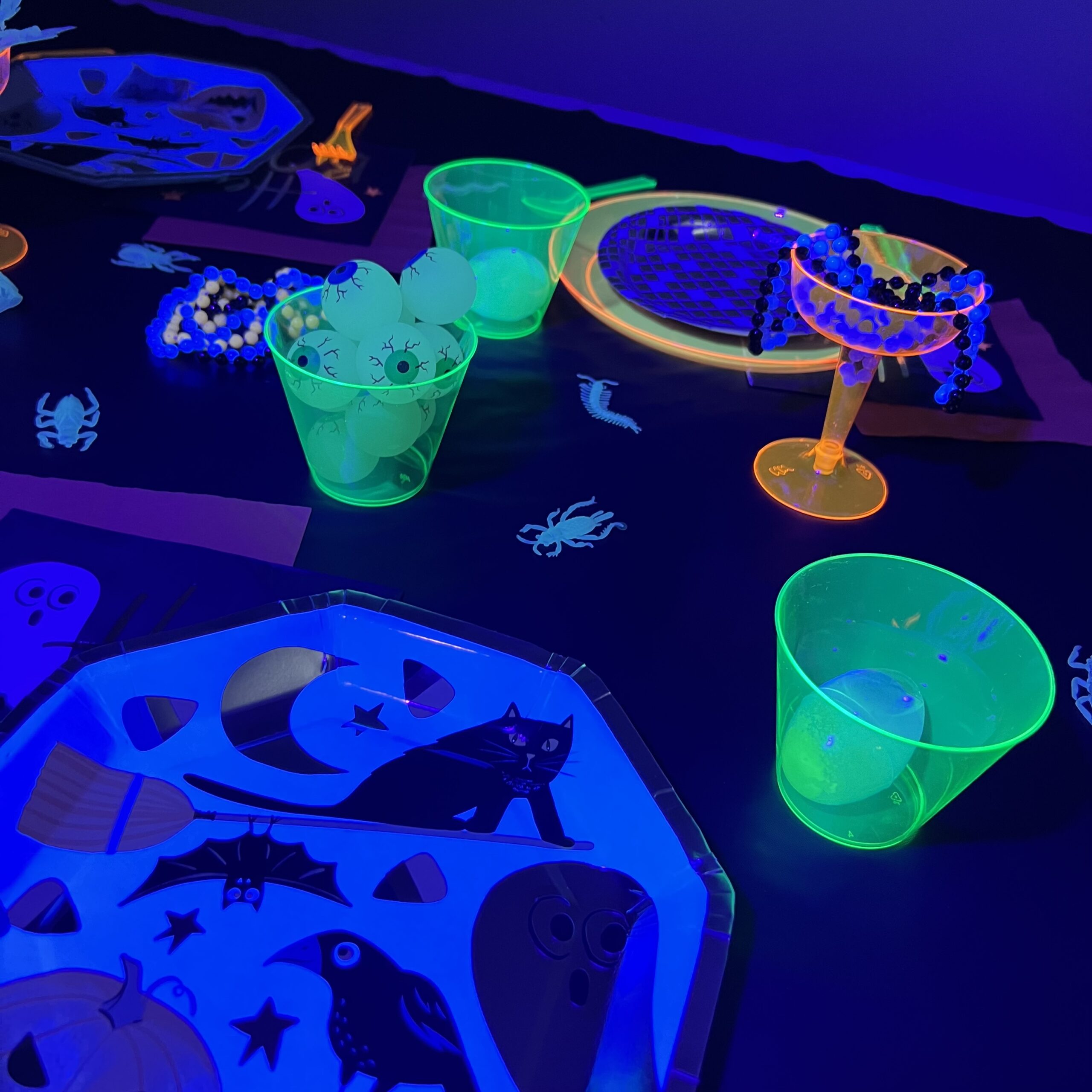 "Bats & Boos" 10.38" Octagon Halloween Plates - 8 Plates/Pack or 48 Plates/Case - Image 5